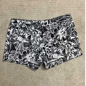 Banana Republic Floral Print Hampton Fit Shorts - Black White -‎ Size 12